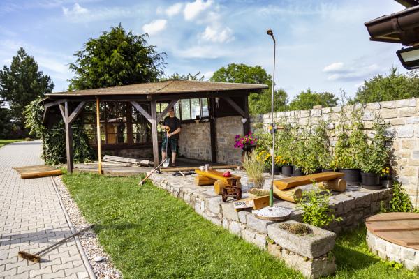Stavba nové pergoly a bourání staré 20.7.2024 — 3