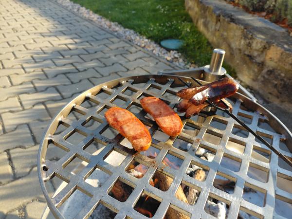 Stavba nového ohniště pro grilovačky s přáteli a rodinou — 2