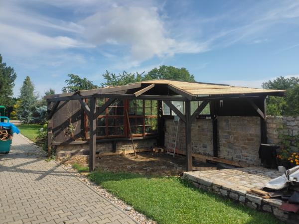 Stavba nové pergoly a bourání staré 20.7.2024 — 4