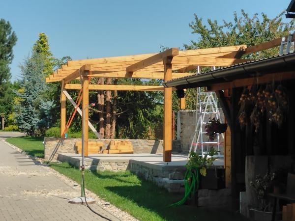 Stavba nové pergoly a bourání staré 20.7.2024 — 23